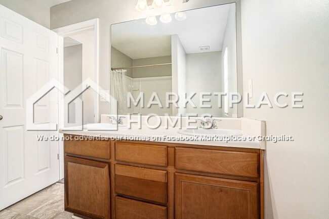 Building Photo - 5802 Westchase St