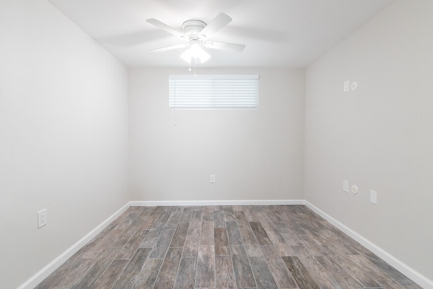 Building Photo - 582 Douglas St