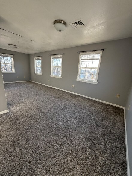 Building Photo - 8934 S South Hill Dr