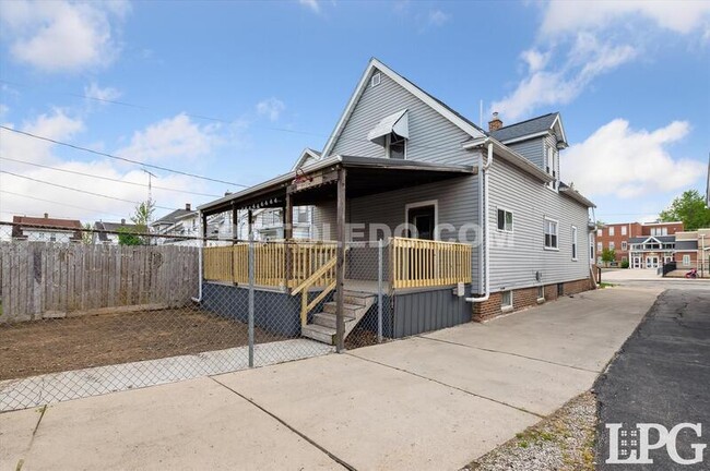 Building Photo - 533 Raymer Blvd
