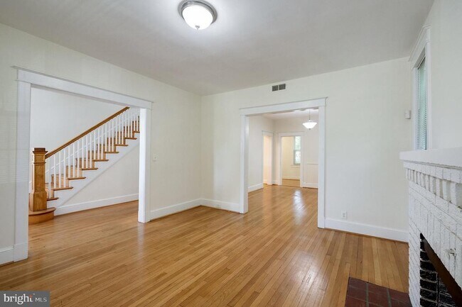 Building Photo - 4209 Ellicott St NW