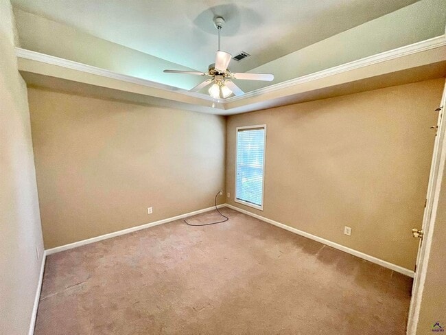 Building Photo - 103 Oros Point