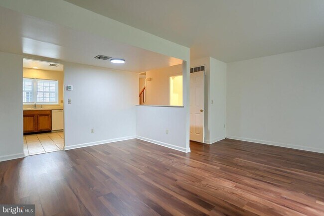 Building Photo - 730 Cambridge Ct
