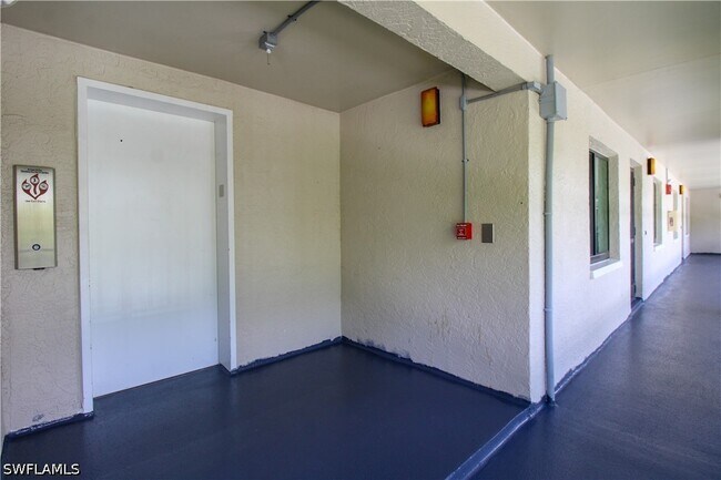 Building Photo - 5767 Deauville Cir
