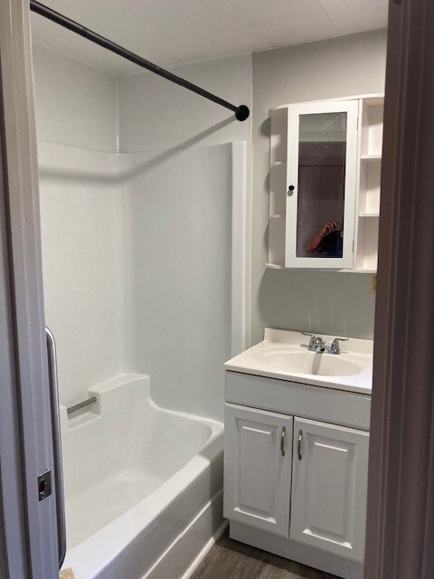 bath - 32 Adams St