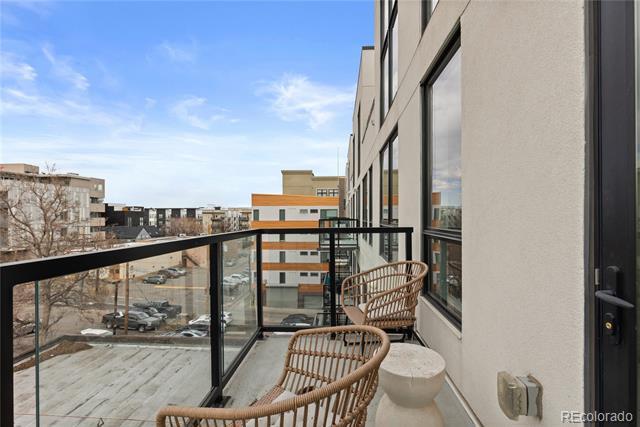 Building Photo - 1735 Central St