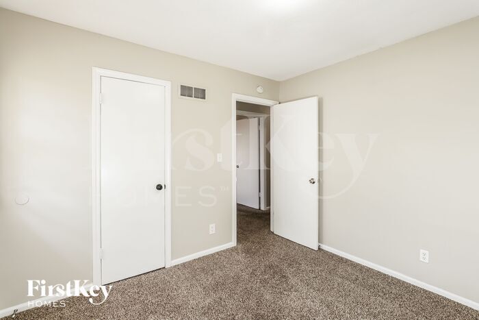 Building Photo - 8919 Stark Ave