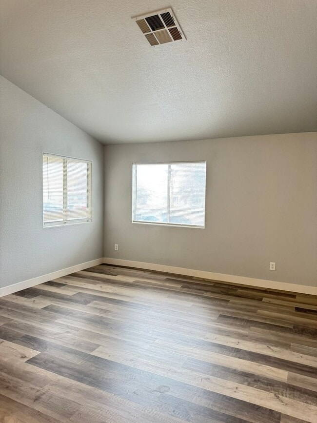 Building Photo - Charming 2-Bedroom, 1-Bath Condo