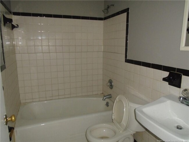 Building Photo - 611 Drypoint Ln