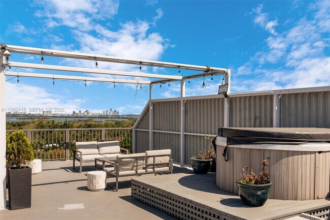 Building Photo - 5781 Biscayne Blvd