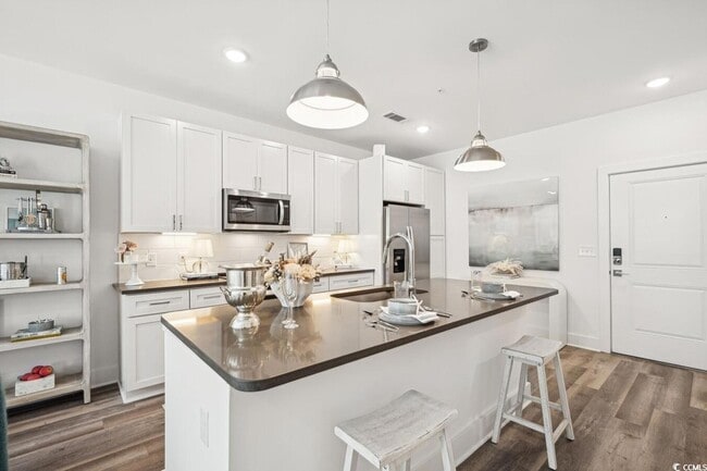 Building Photo - 331 Pickwick Dr