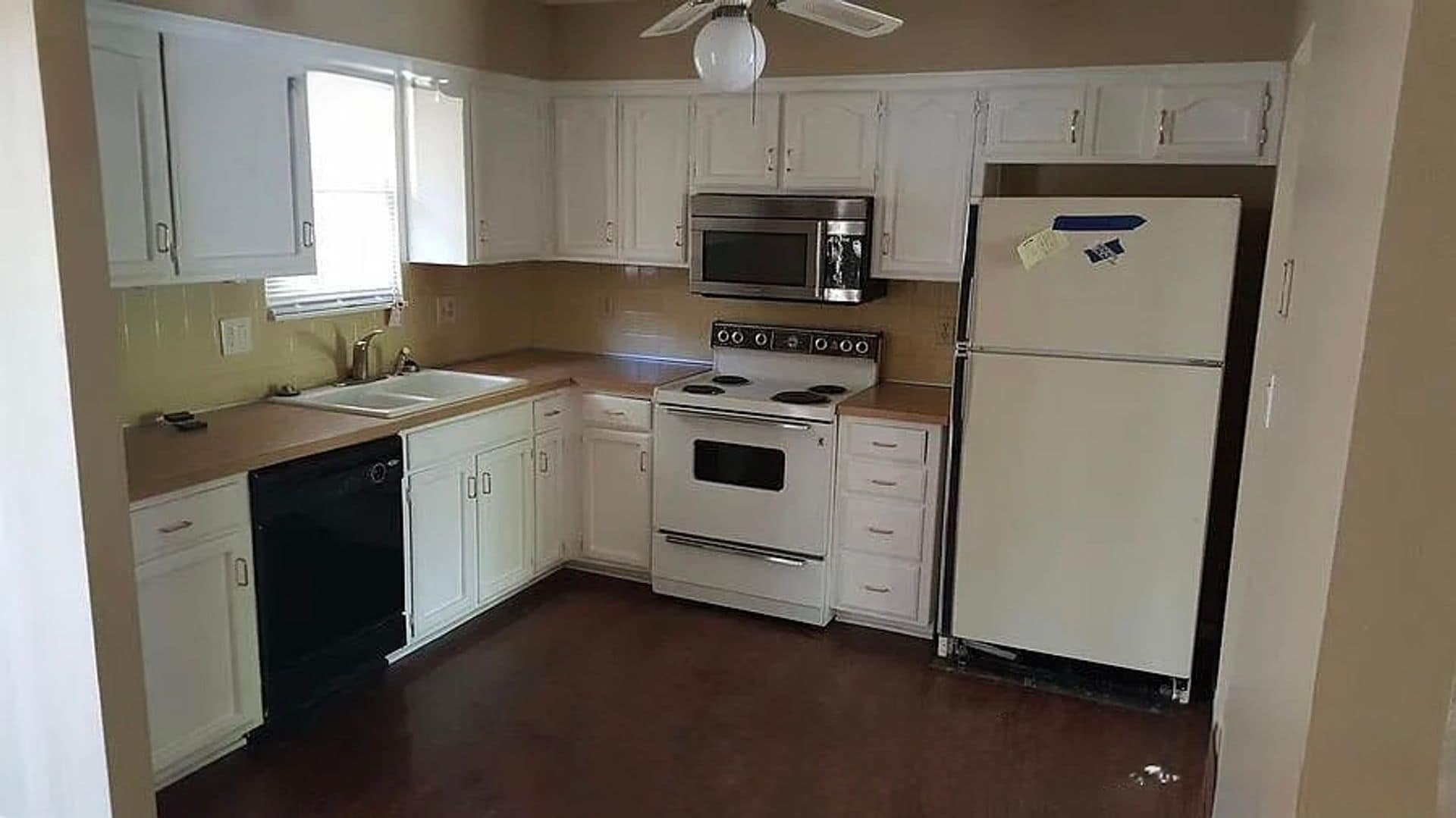 Building Photo - 1120 NE 9th St