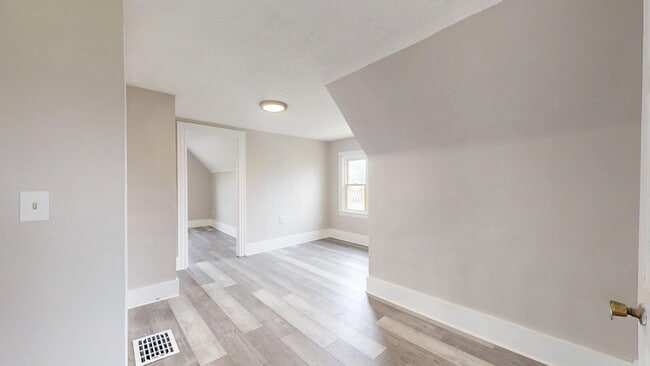 Building Photo - Lorain 2 Bedroom Single Family Home