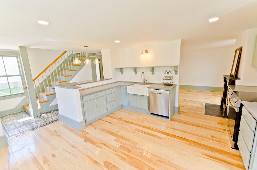 Kitchen NW - 25 Genesee St