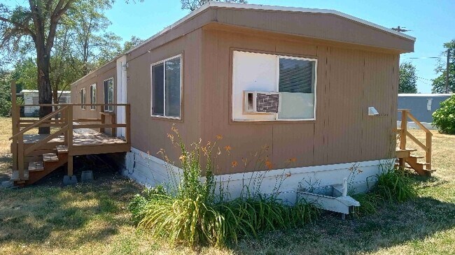 Primary Photo - 200 W 1st St