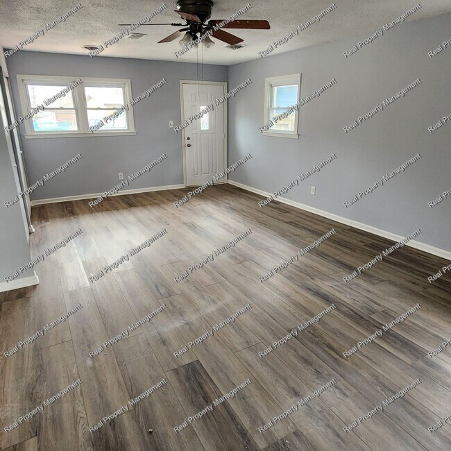 Building Photo - Updated Four Bedroom Hobart Ranch