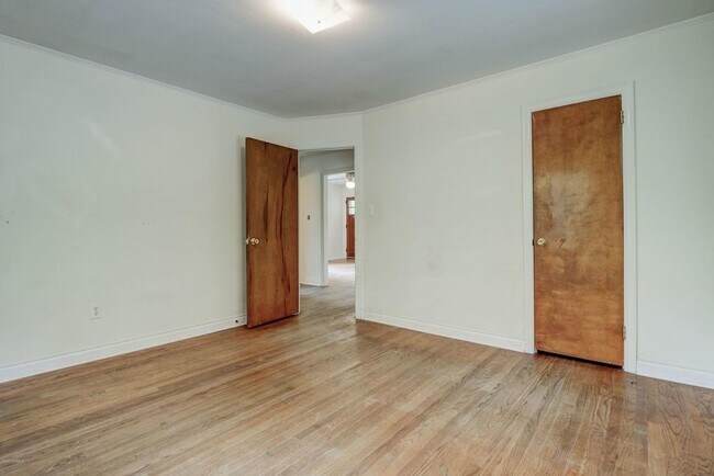 Building Photo - 219 Spruce Cir