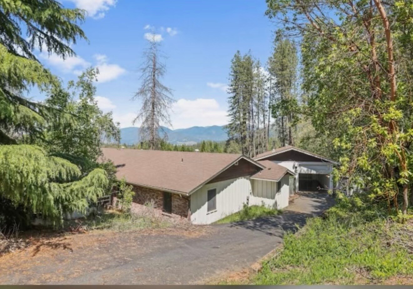 Building Photo - 301 Red Spur Dr
