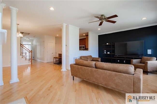 Building Photo - 98 S Shore Dr