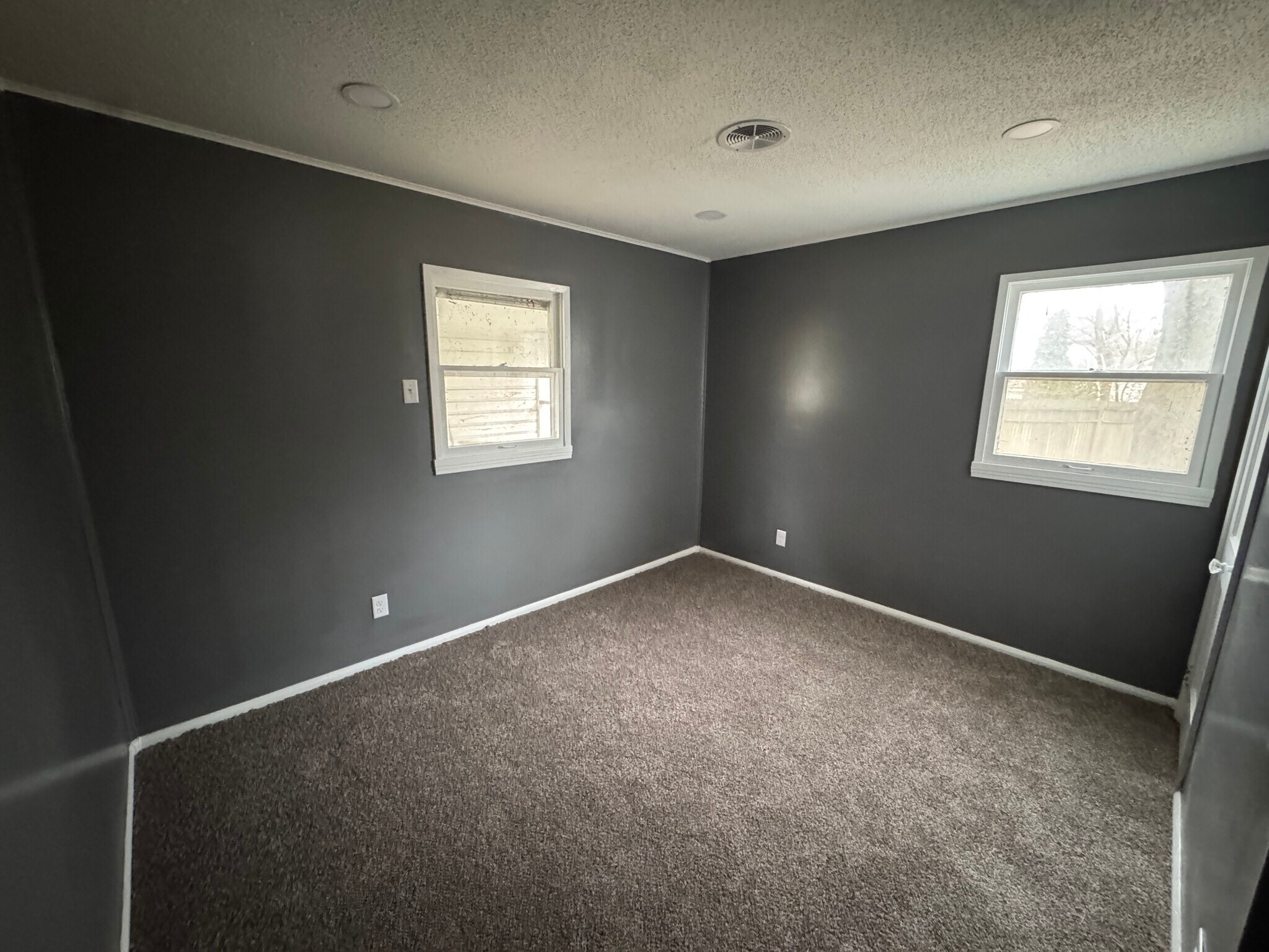 Building Photo - 681 S Farnham St