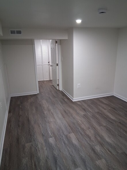 Building Photo - 7012 Warfield Rd