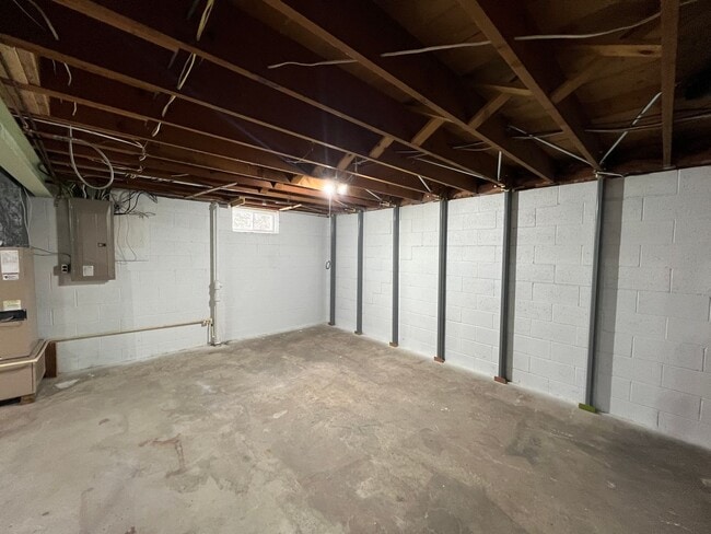 Building Photo - Click the “Apply Now” button or email wapmrentals@gmail.com for a prompt response.