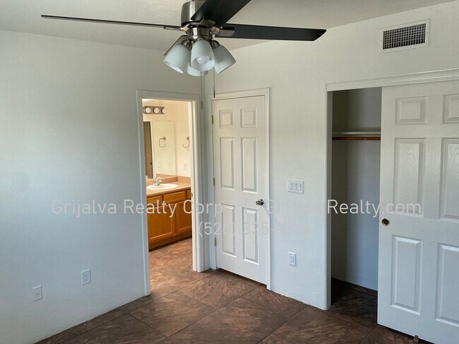 Building Photo - 2645 N Edith Blvd