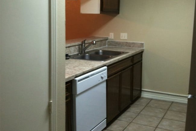 Building Photo - Sycamore Falls