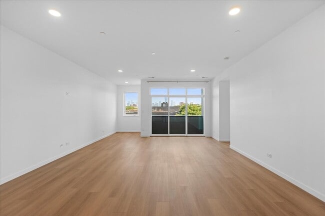 Building Photo - 204 S Leavitt St