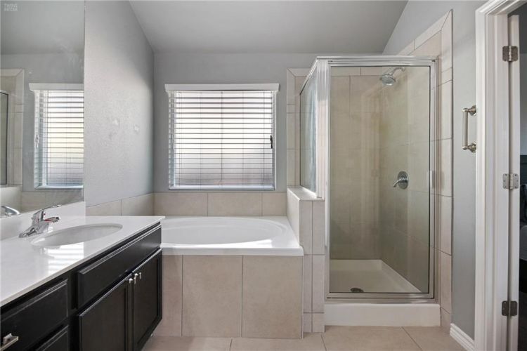 Building Photo - 7410 Russ Ln
