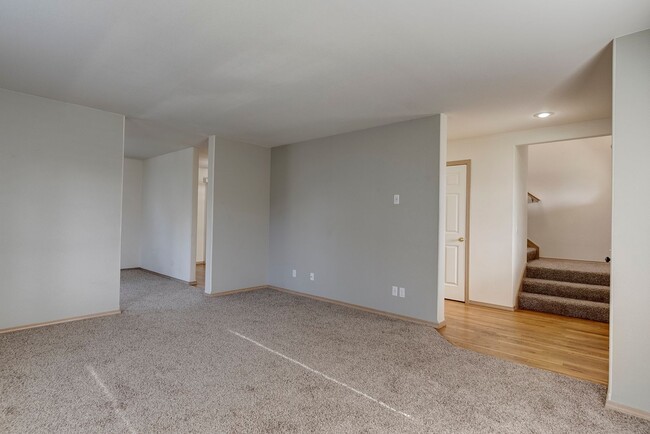 Building Photo - 3 Bedroom in Shannon Forest