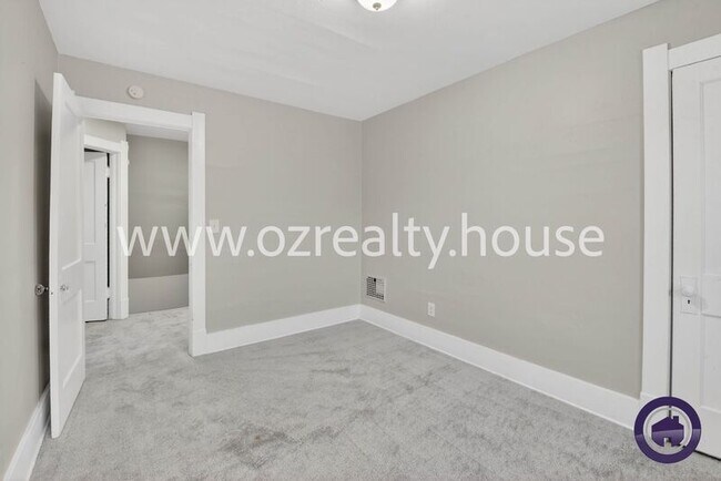 Building Photo - 3940 Vermaas Ave