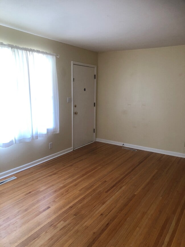Building Photo - 1708 S Clifton Ave