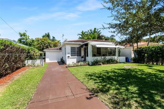 Building Photo - 1107 El Rado St