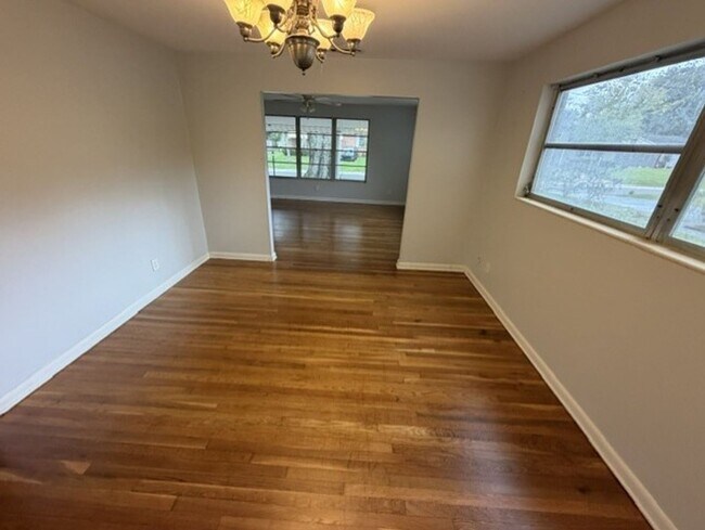 Building Photo - 1105 Timber Ln