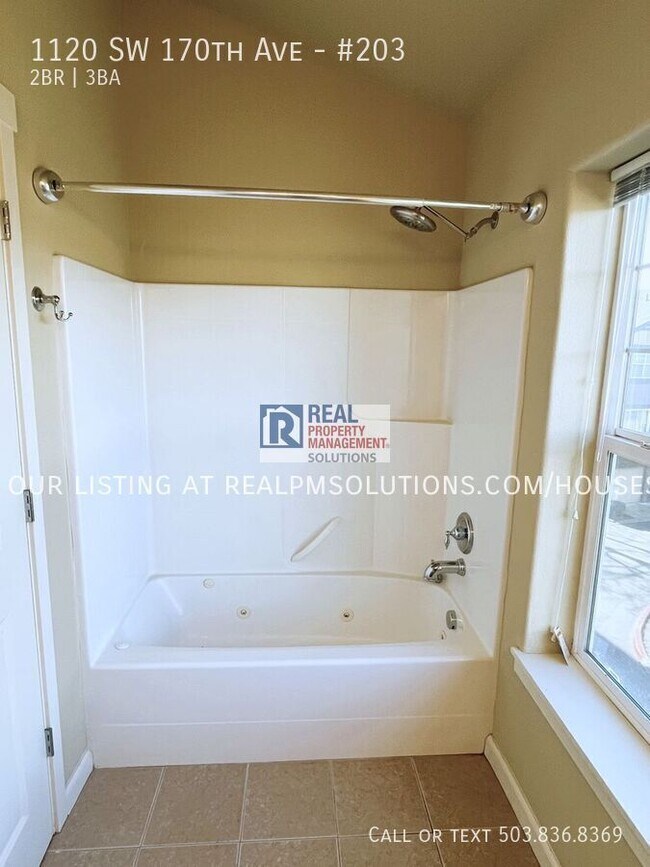 Building Photo - 1120 SW 170th Ave