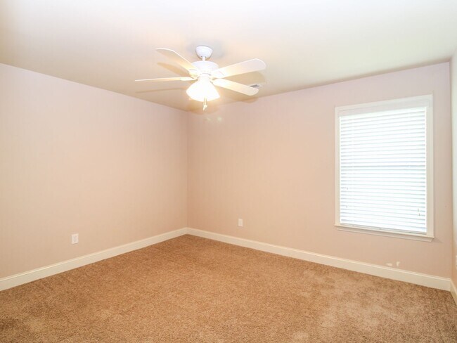 Building Photo - 4 Bedroom Home  in Athens City!