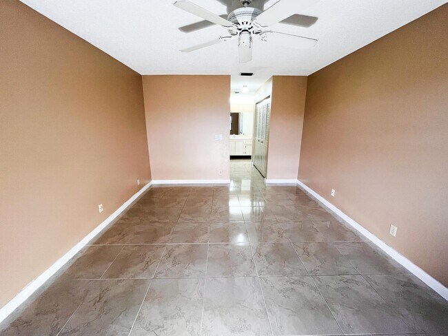 Building Photo - 5939 Forest Hill Blvd