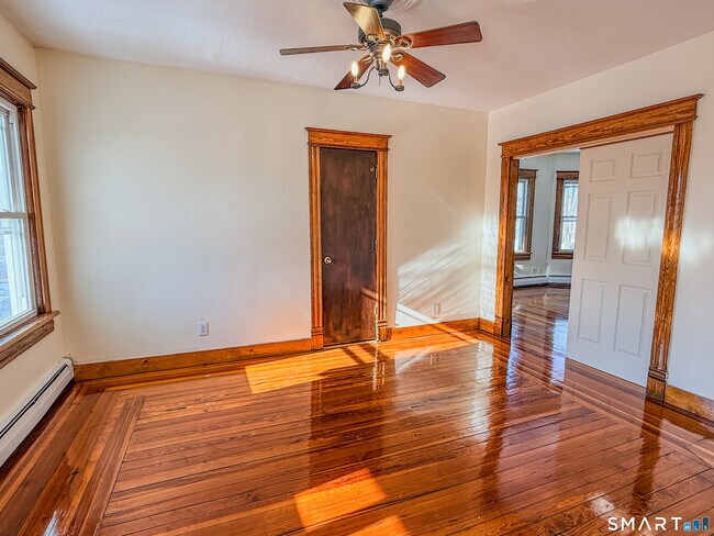 Building Photo - 162 Jubilee St