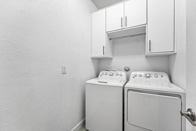 Building Photo - 3234 Klays Ct