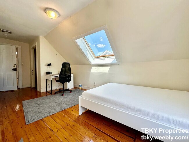 Building Photo - 22 Highgate St