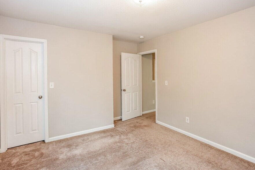 Building Photo - 4822 Abercromby St