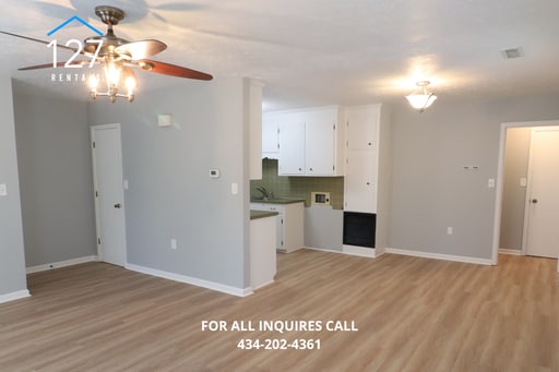 Building Photo - 2 Bedroom in Forest!