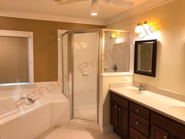 Building Photo - Wonderful 3BD 4 BA 1 Car-Garage End Unit T...