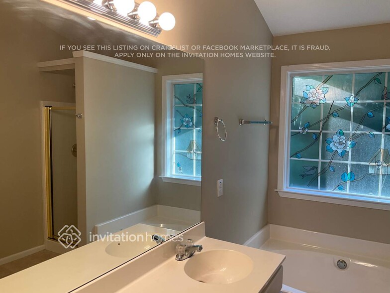 Building Photo - 2355 Northwood Dr