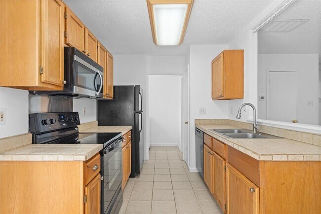 Building Photo - 1015 E Yager Ln