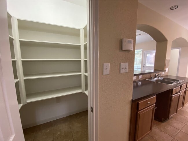 Building Photo - 4903 Summer Ridge Dr