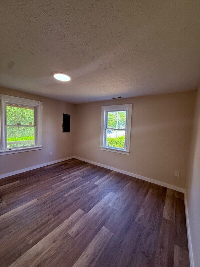 Building Photo - Stand Alone Home - Newly Redone Interior 3 Bedroom 2 Bathroom Corner lot near Virginia Lynchburg ...