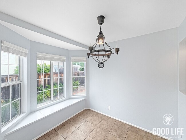 Building Photo - Inviting 2BD/1BA Gated Home in Vista with a 2 Car Garage, Private Yard & Community Amenities