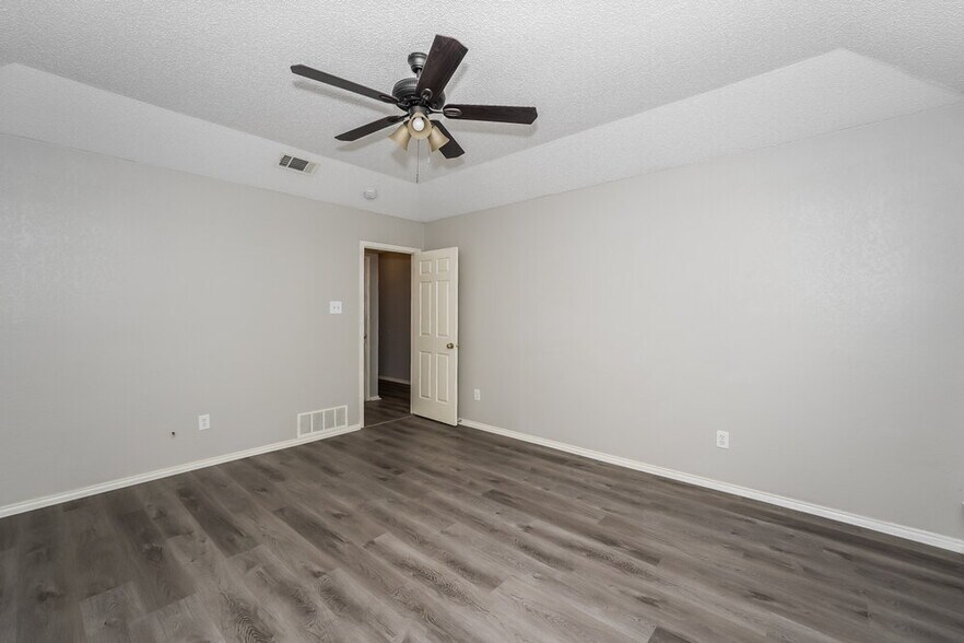 Building Photo - 709 Daniels Dr